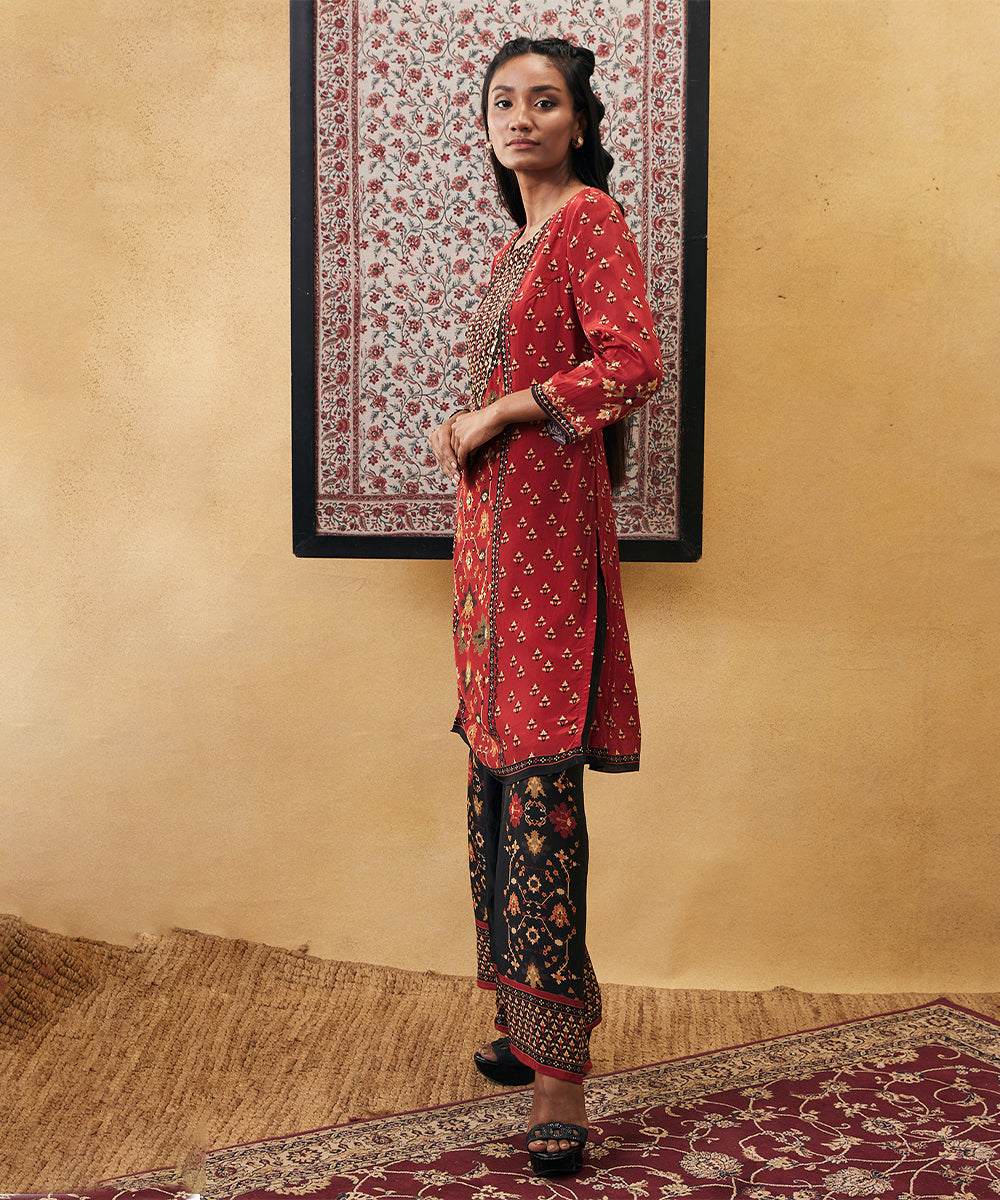 Zahra embroidered kurta set