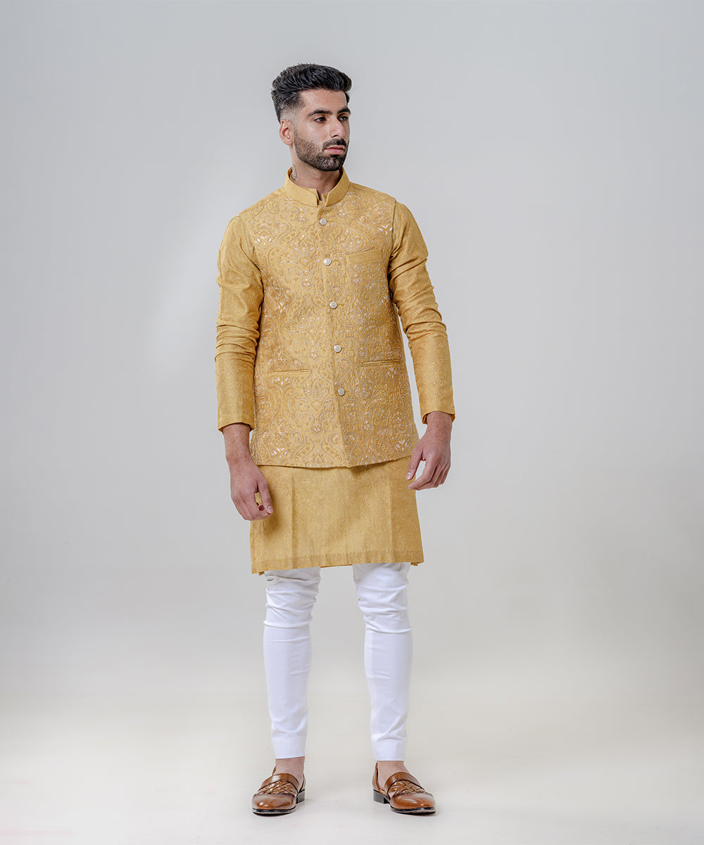 Musturd Lucknavi And Embroidered Bandi Set