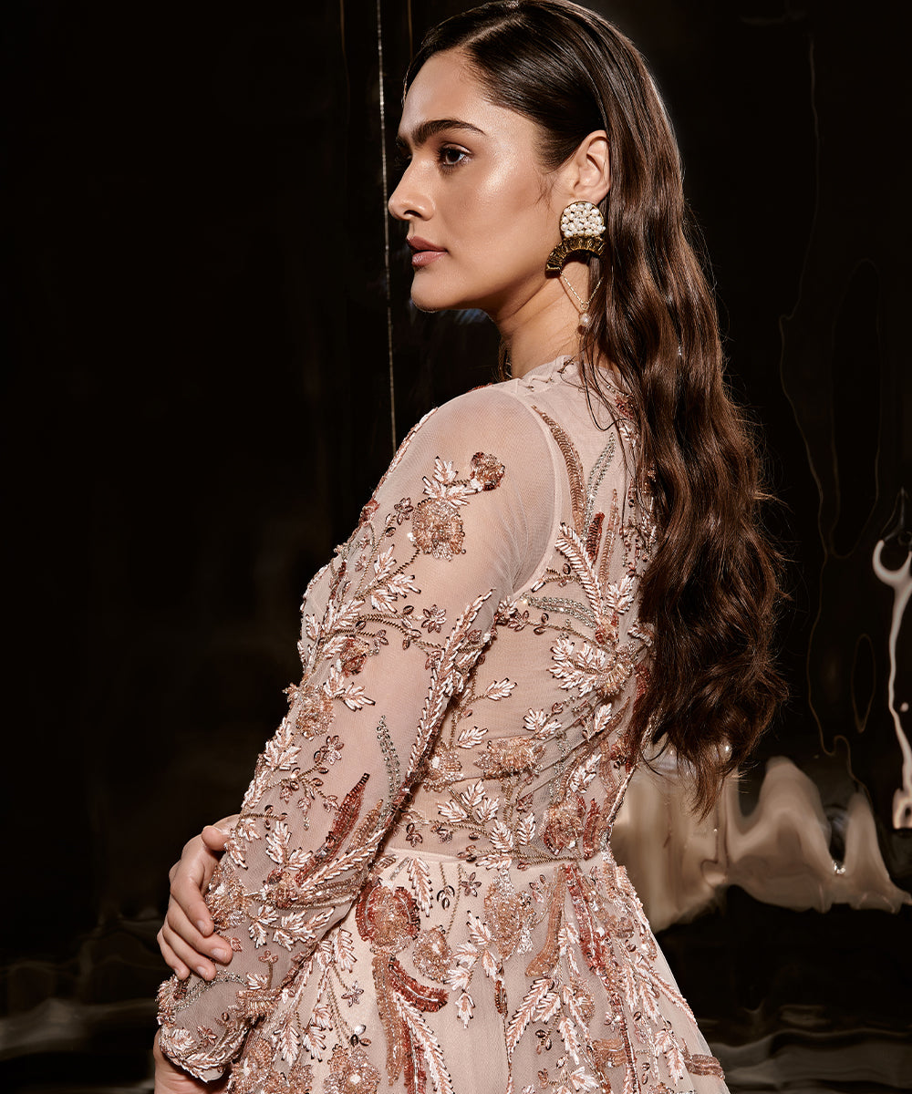 Nude embroiderd gown